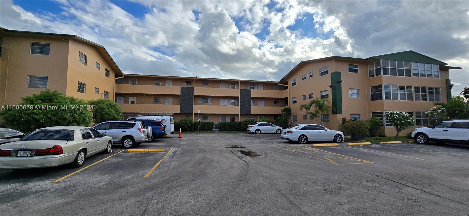 110 Royal Palm Rd #304, Hialeah Gardens, Florida image 2