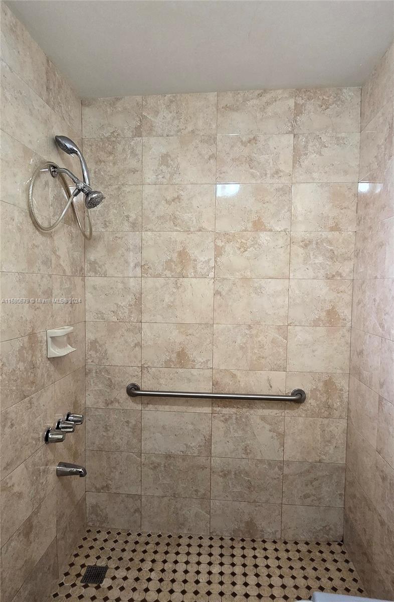 110 Royal Palm Rd #304, Hialeah Gardens, Florida image 3