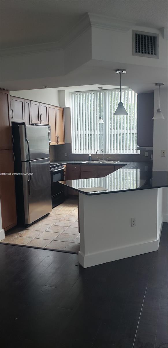 GREAT 2 BEDROOM/2 BATHROOM,SPLIT FLOOR PLAN, CORNER UNIT,KITCHEN WITH ALL APPLIANCES ,WASHER AND DRYER INSIDE THE UNIT,ALL PAINTED ,EXCELLENT LOCATION CLOSE TO DOWNTOWN,WYNWOOD,DESIGN DISTRICT,MIDTOWN,MIAMI BEACH,COCONOUT GROVE AND I-95.CITE IS LOCATED IN FRONT OF POPULAR MARGARET PACE PARK, TENNIS,BASKET, CHILDREN PLAYGROUND,DOG PARK. BUILDING OFFERS 24/7 FRONT DESK,VALET,SECURITY,AND GATED GARAGE