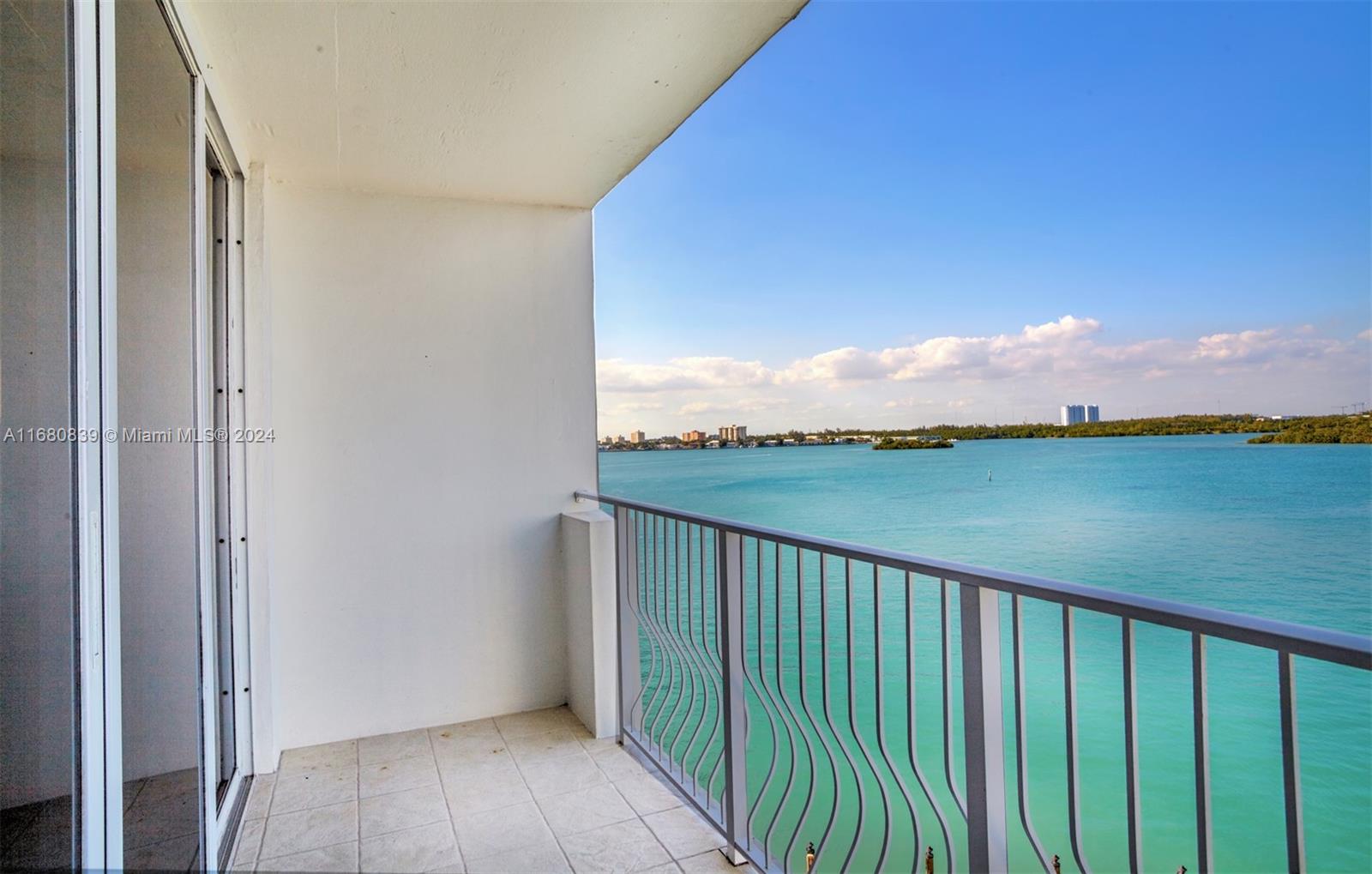 *Reduced* great deal !!
Discover the ultimate in modern waterfront living at Island Pointe,  This  spacious 2-bedroom, 2-bathroom home offers 1,379 sq. ft.  Enjoy breathtaking bay views from every room, in this  Bay  harbor  gem . Indulge in top-notch amenities including a gym, 24 hour doorman, concierge, and more. Relax in the common outdoor pool with BBQ, 1 parking space included. Rent incl internet and extended cable.