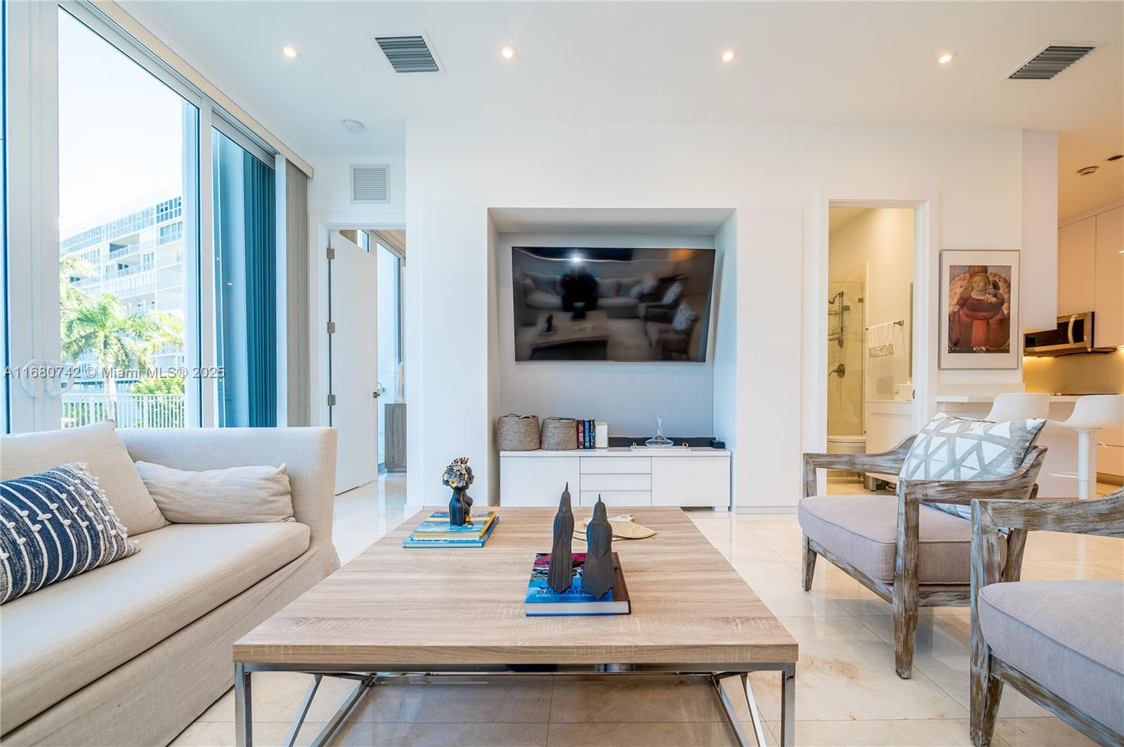 881 Ocean Dr #L2, Key Biscayne FL 33149