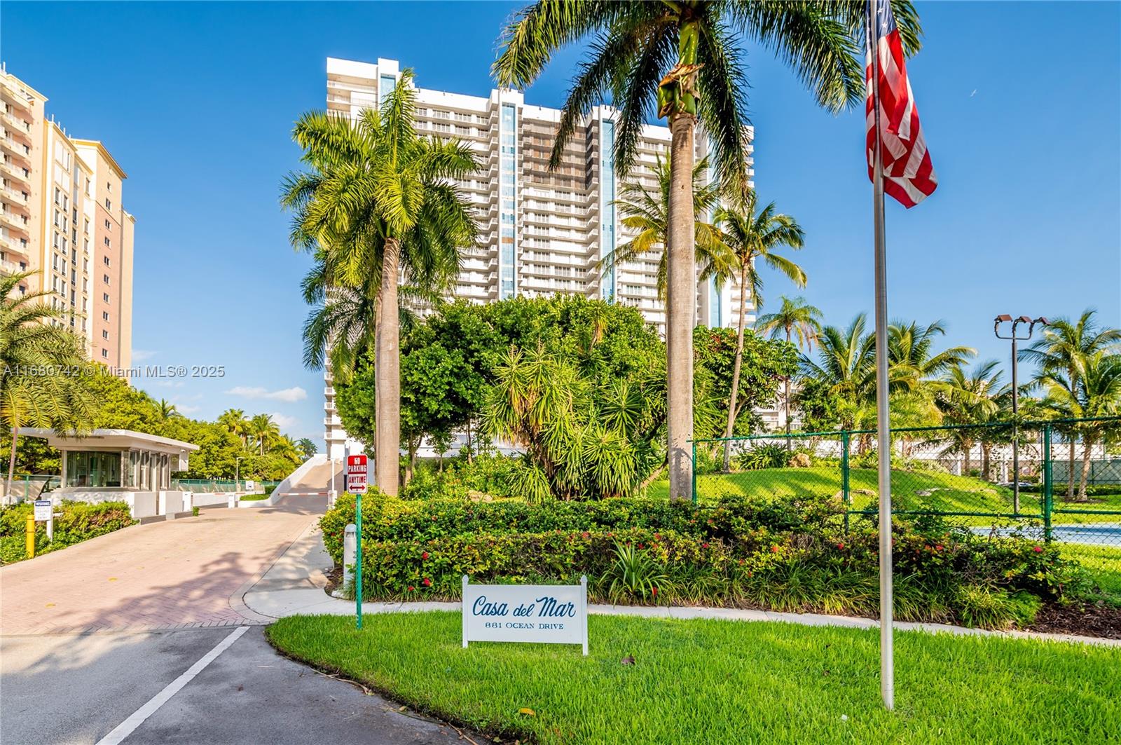 881 Ocean Dr #L2, Key Biscayne FL 33149