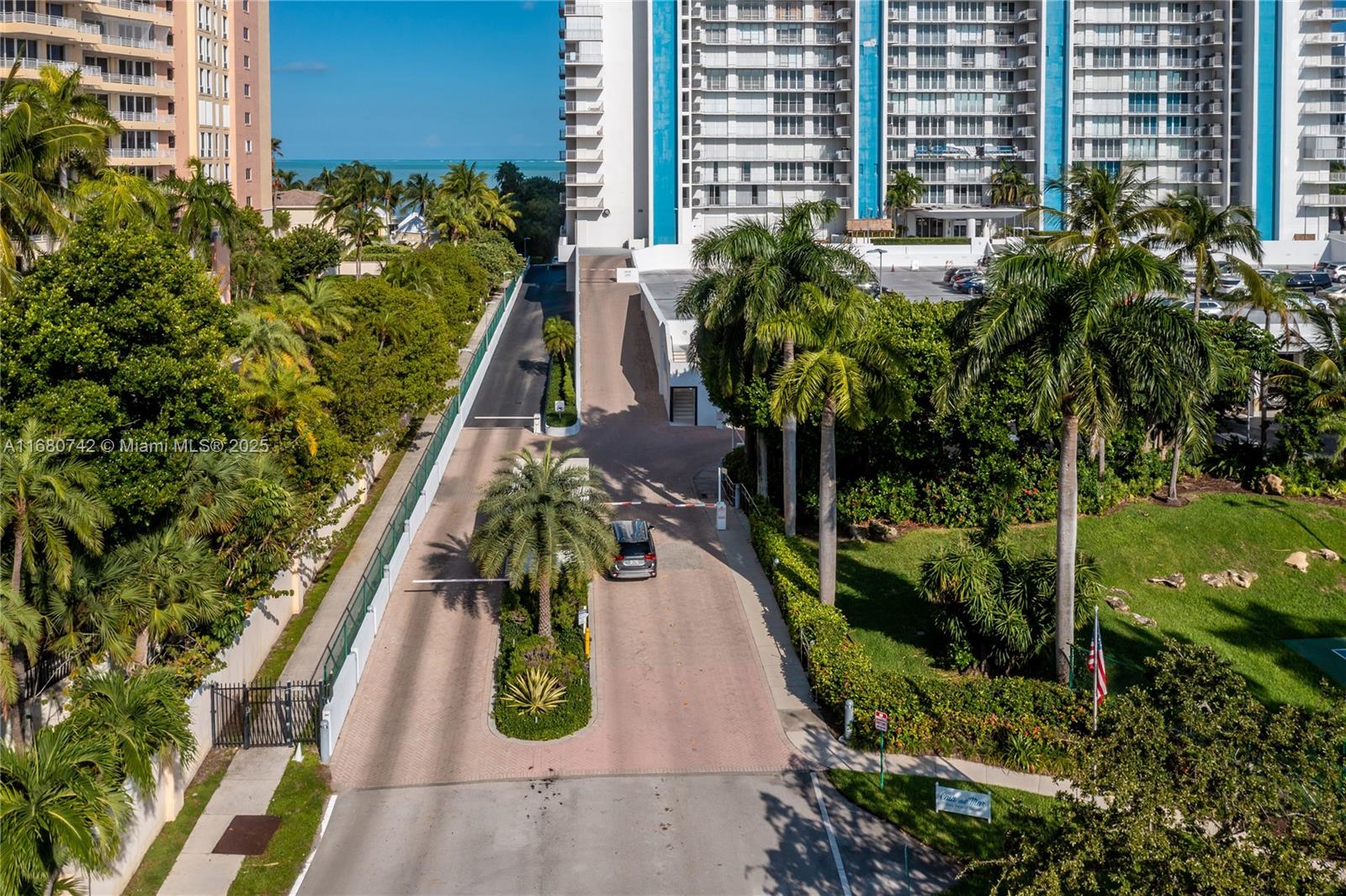 881 Ocean Dr #L2, Key Biscayne FL 33149