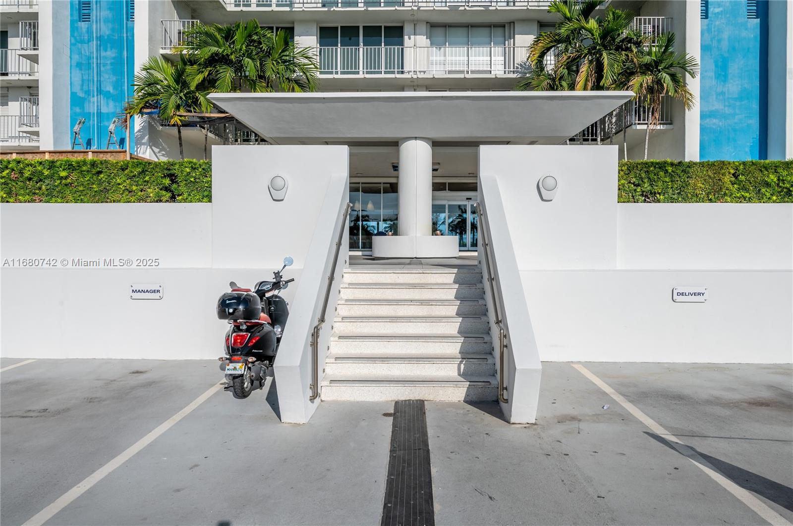 881 Ocean Dr #L2, Key Biscayne FL 33149