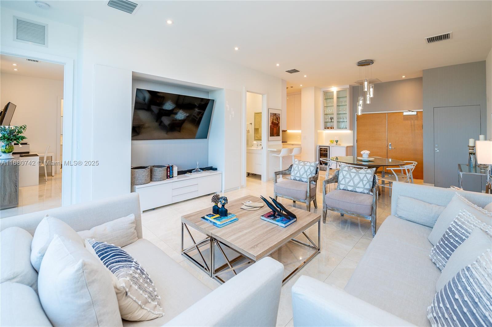 881 Ocean Dr #L2, Key Biscayne FL 33149