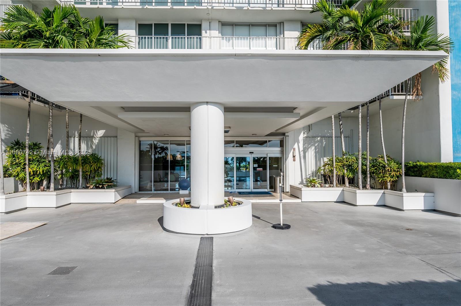 881 Ocean Dr #L2, Key Biscayne FL 33149