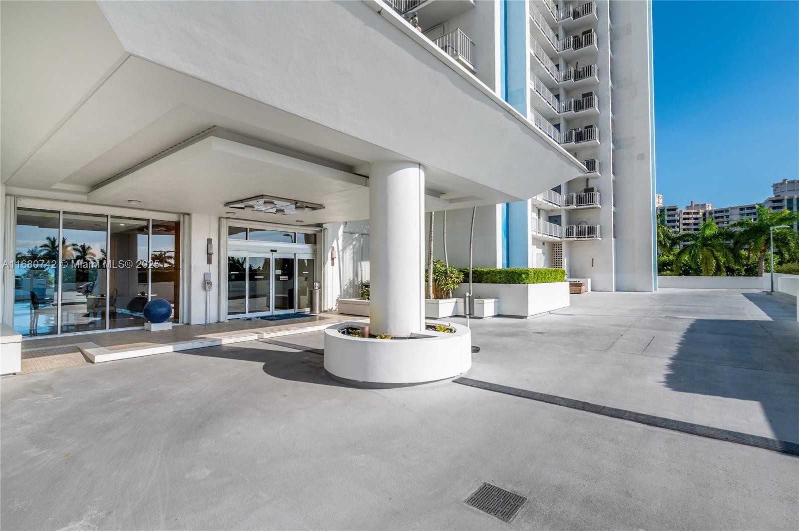 881 Ocean Dr #L2, Key Biscayne FL 33149
