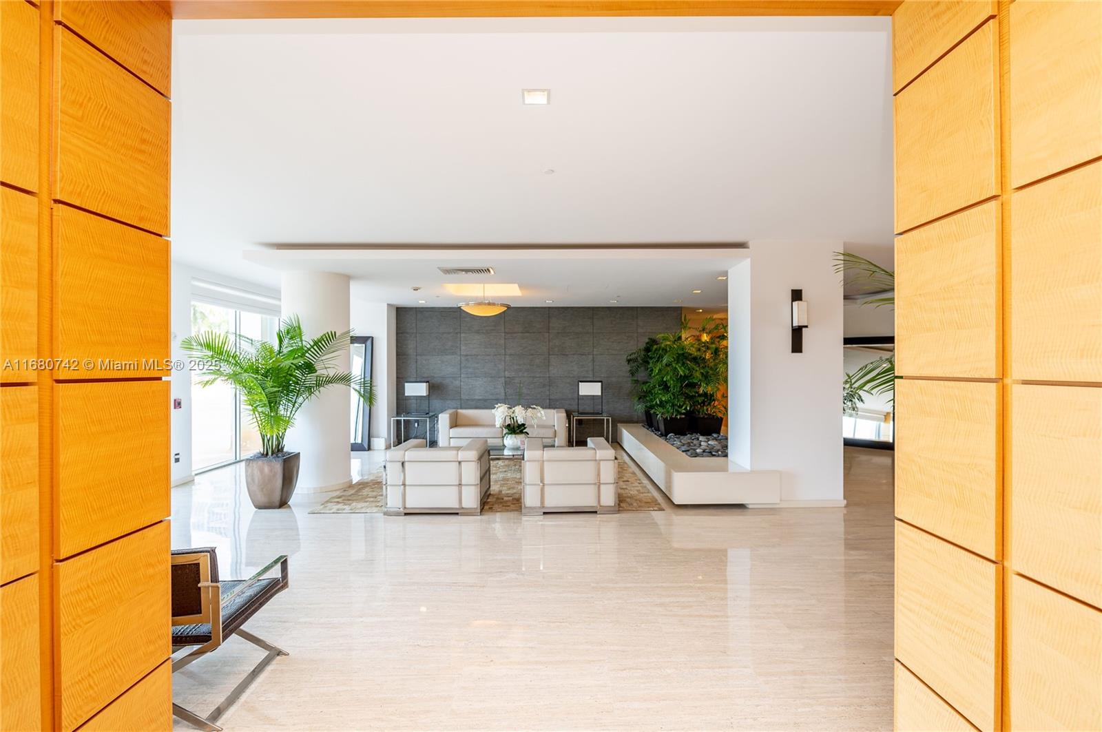 881 Ocean Dr #L2, Key Biscayne FL 33149