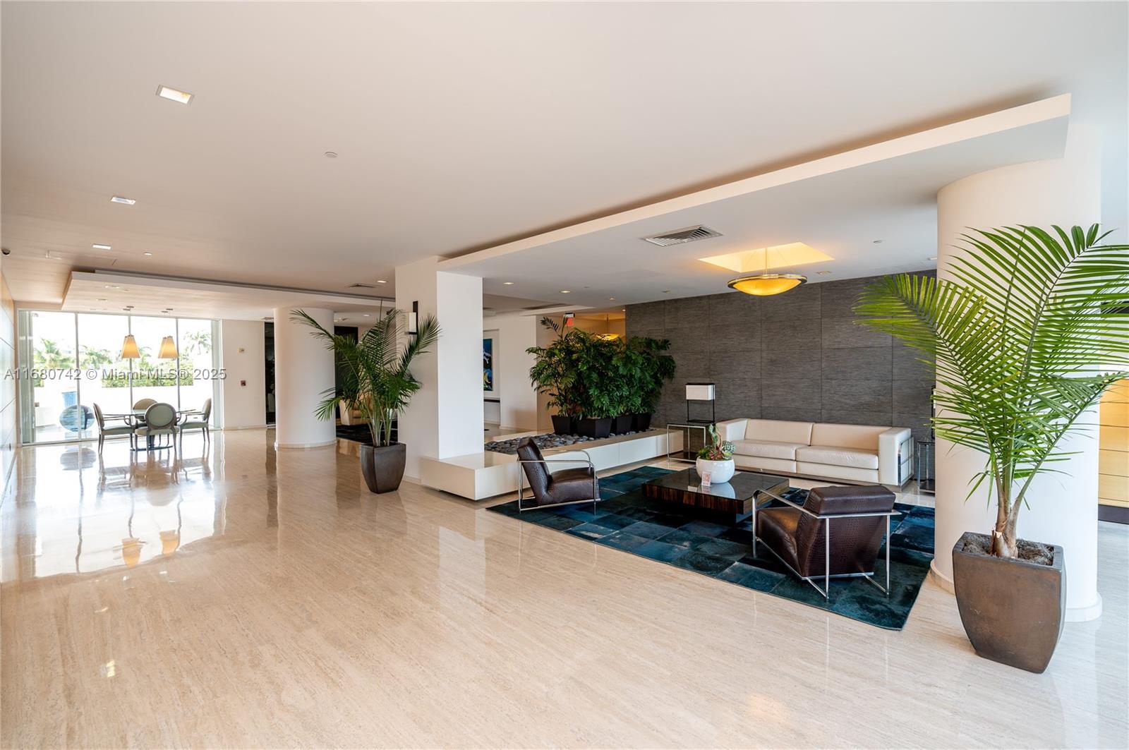 881 Ocean Dr #L2, Key Biscayne FL 33149