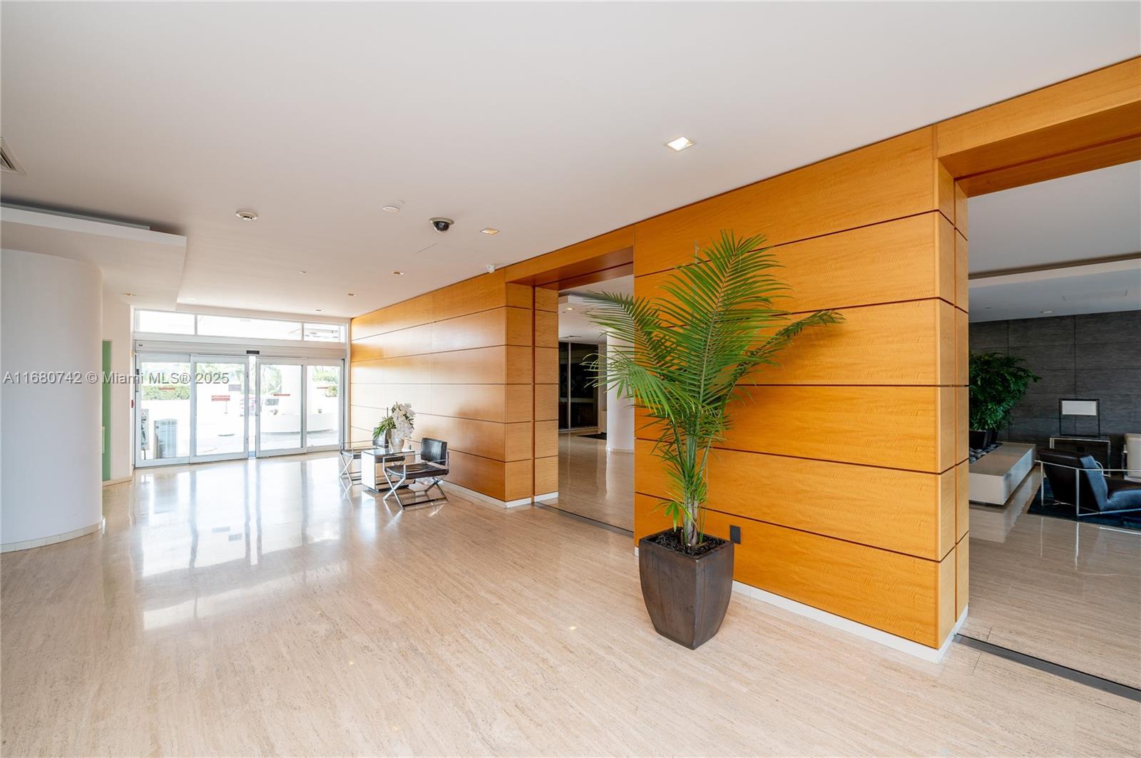 881 Ocean Dr #L2, Key Biscayne FL 33149