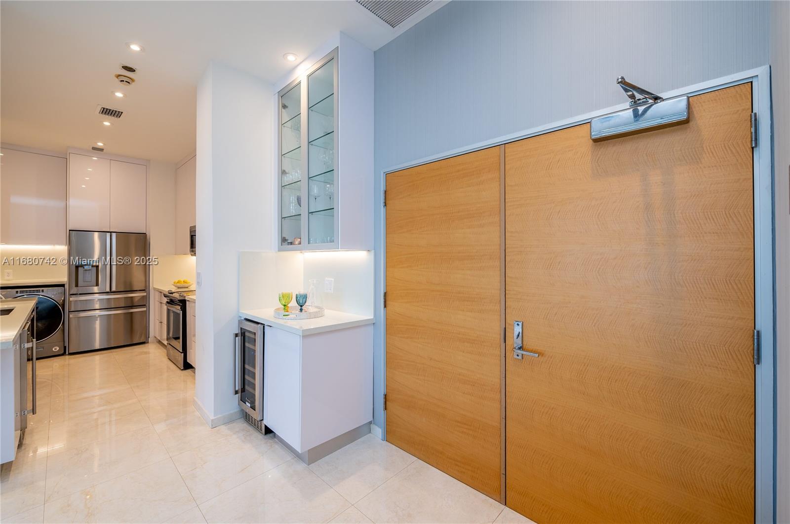 881 Ocean Dr #L2, Key Biscayne FL 33149