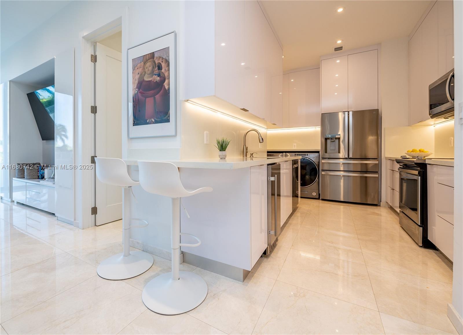 881 Ocean Dr #L2, Key Biscayne FL 33149