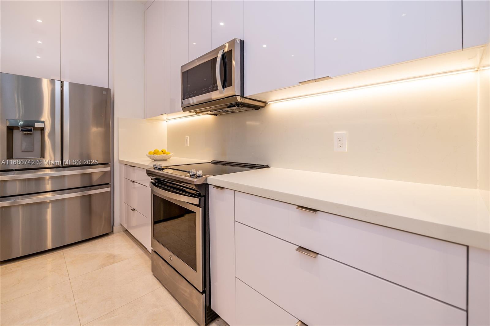 881 Ocean Dr #L2, Key Biscayne FL 33149