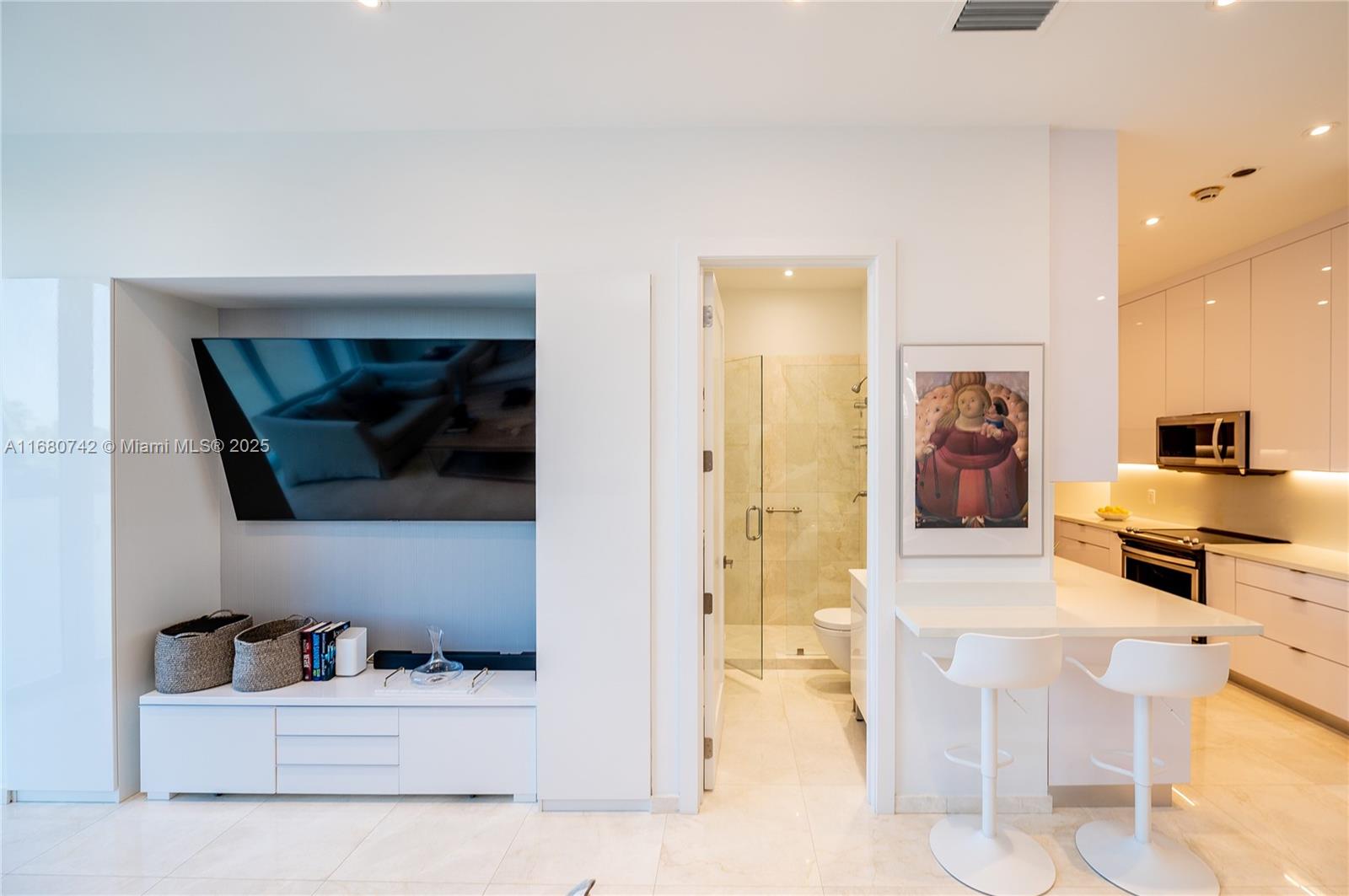881 Ocean Dr #L2, Key Biscayne FL 33149