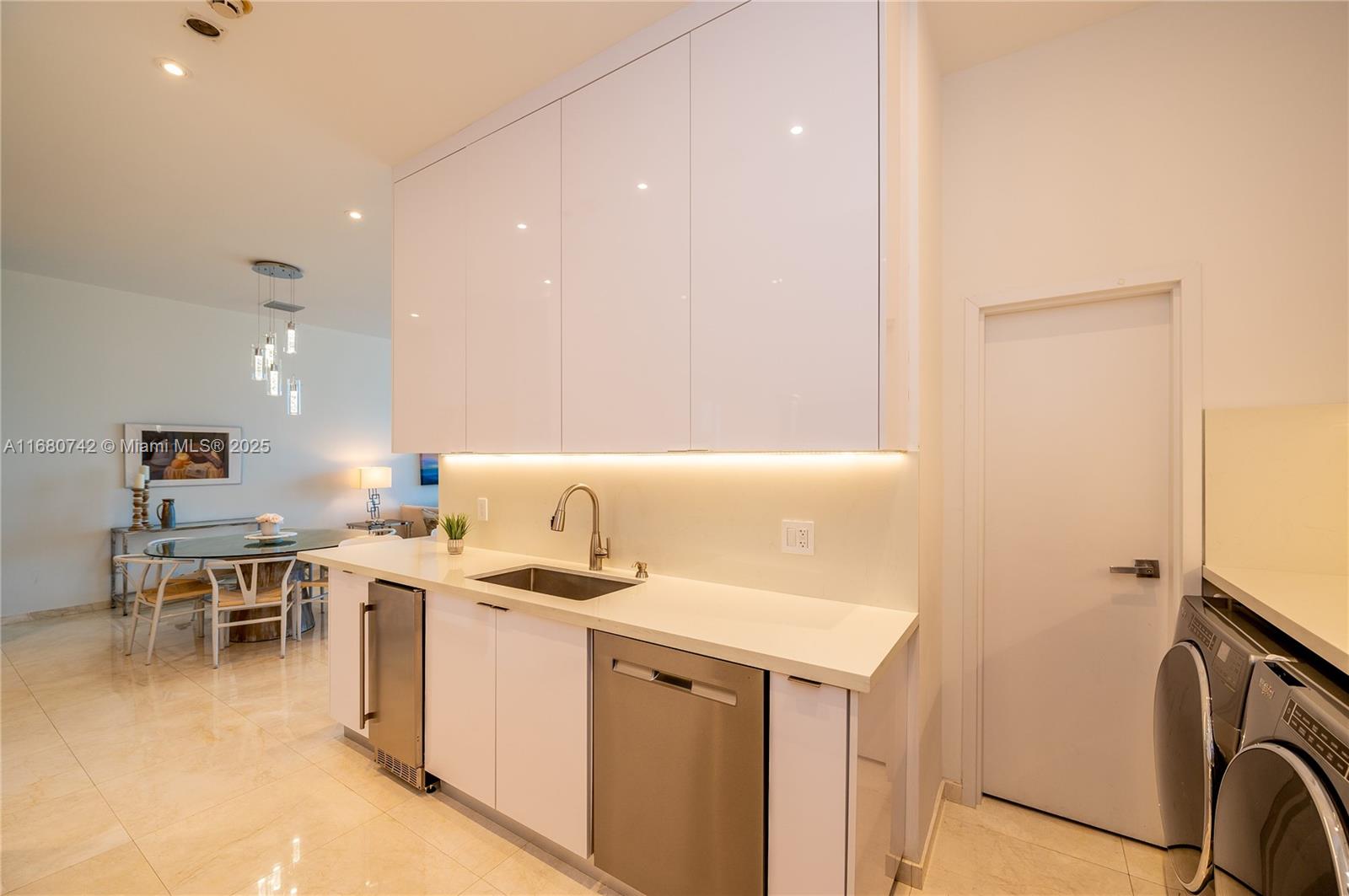 881 Ocean Dr #L2, Key Biscayne FL 33149