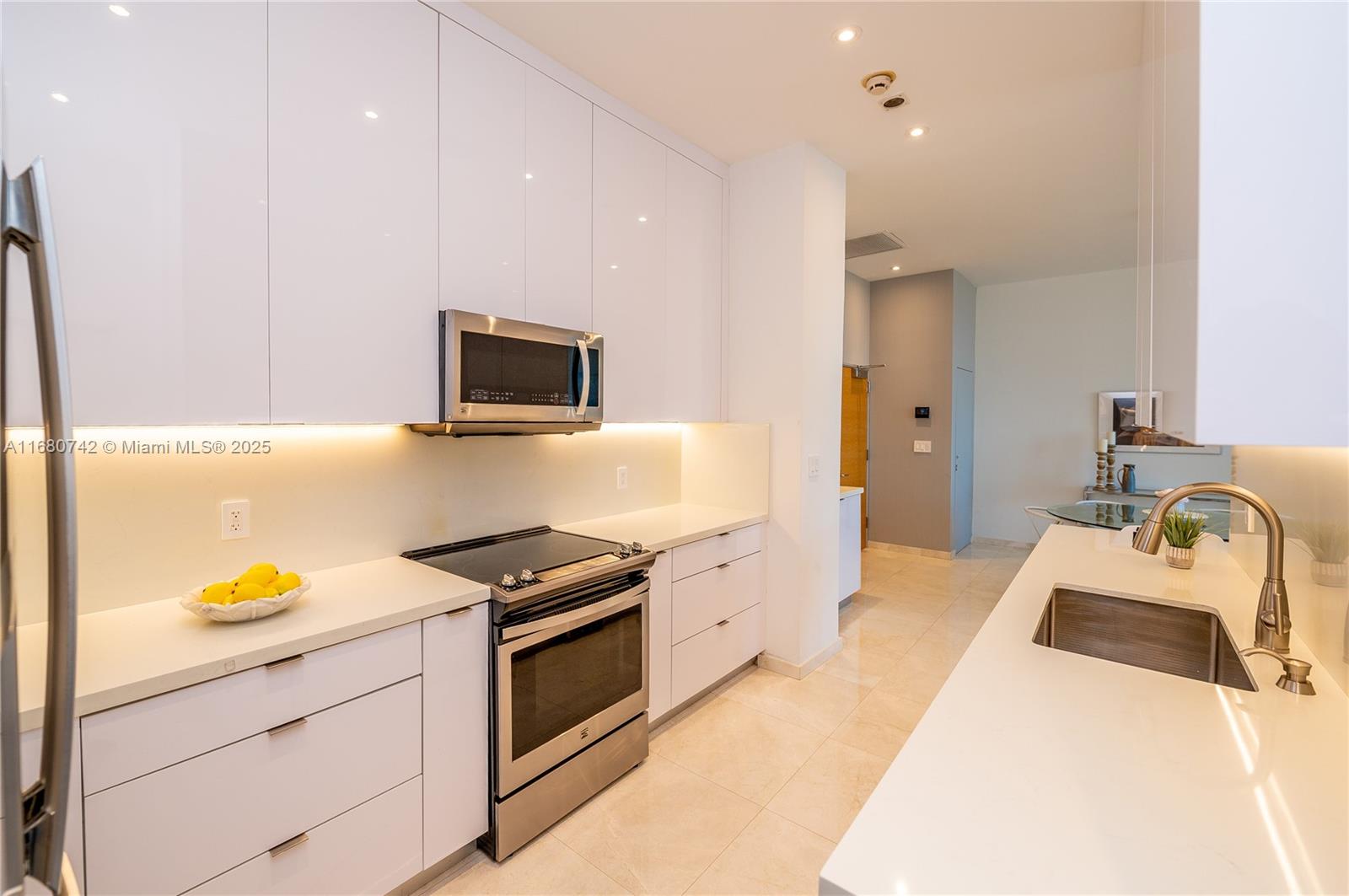 881 Ocean Dr #L2, Key Biscayne FL 33149