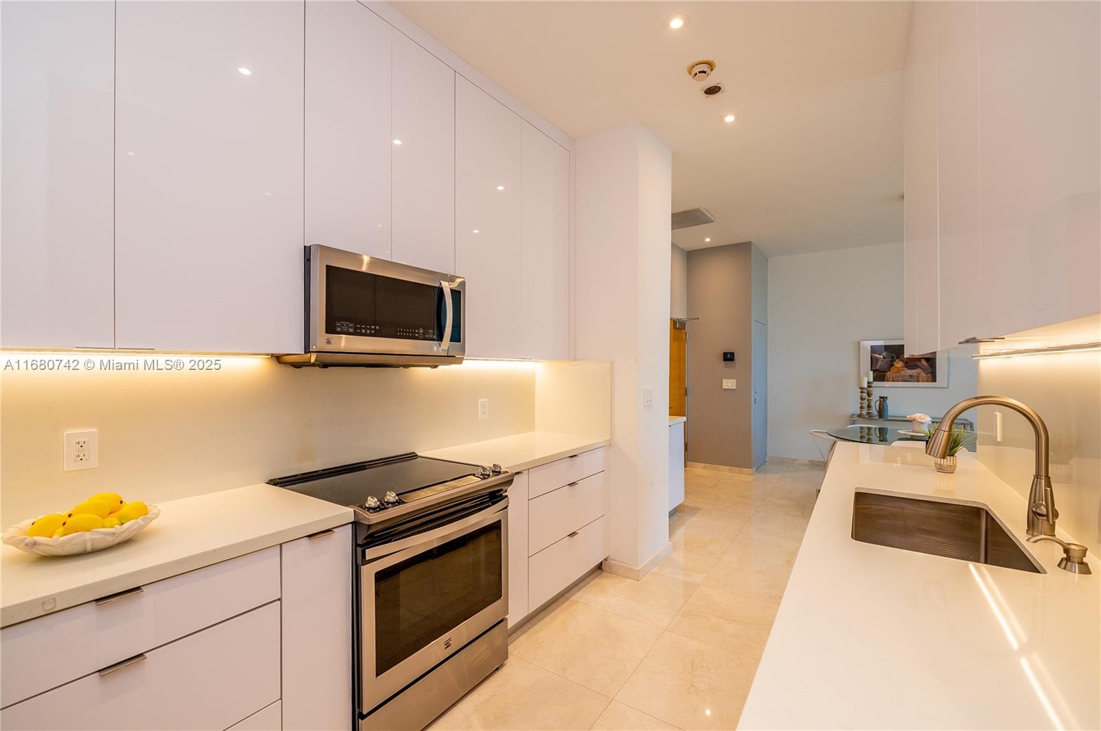 881 Ocean Dr #L2, Key Biscayne FL 33149