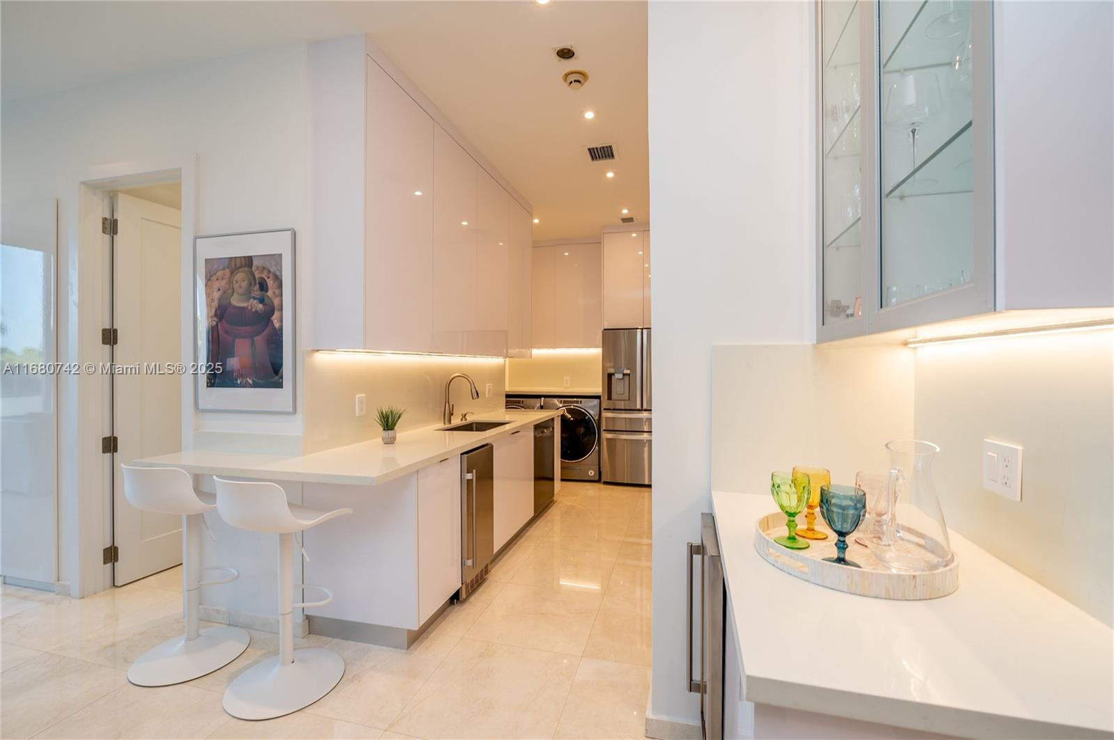 881 Ocean Dr #L2, Key Biscayne FL 33149
