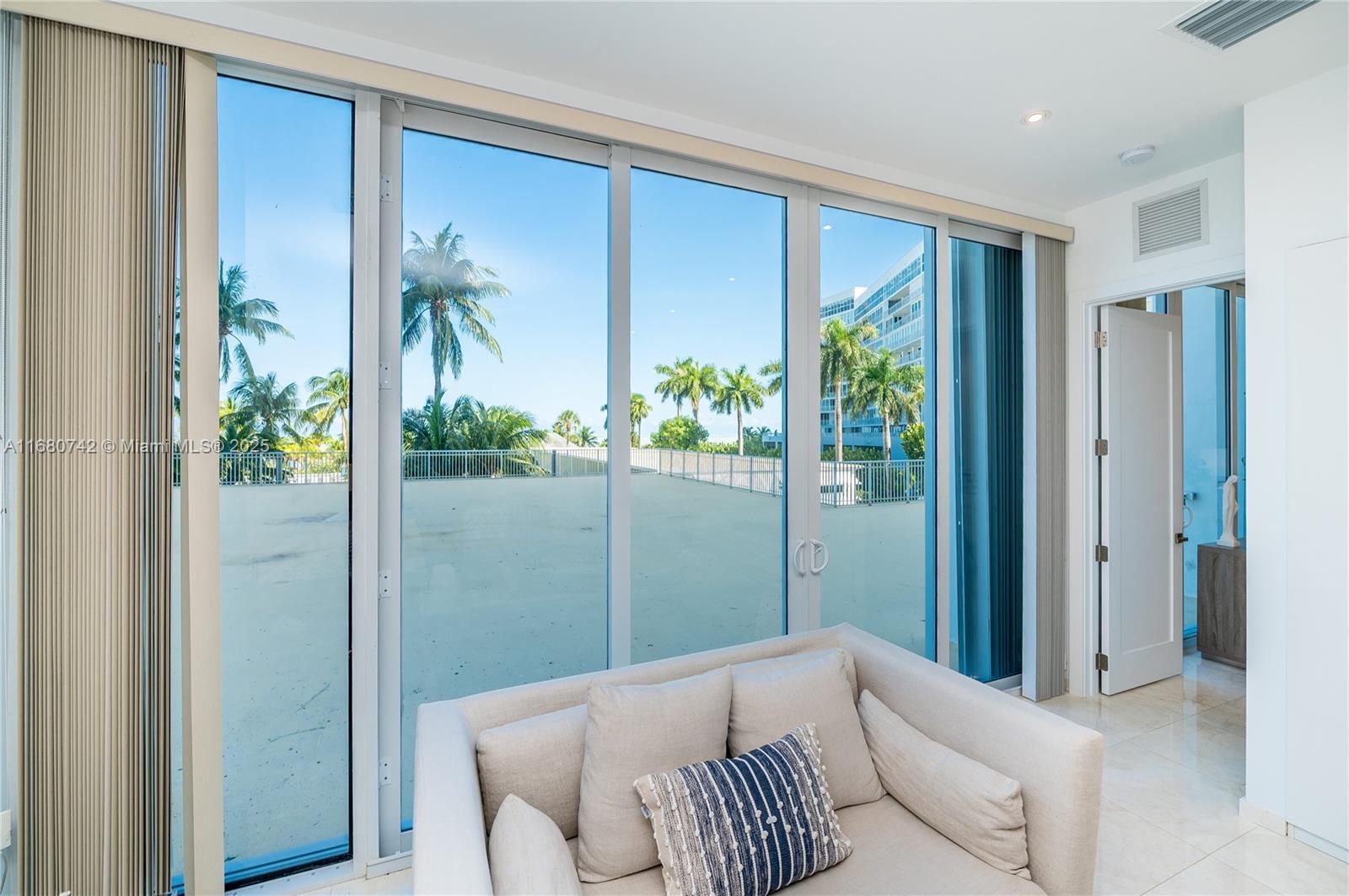 881 Ocean Dr #L2, Key Biscayne FL 33149