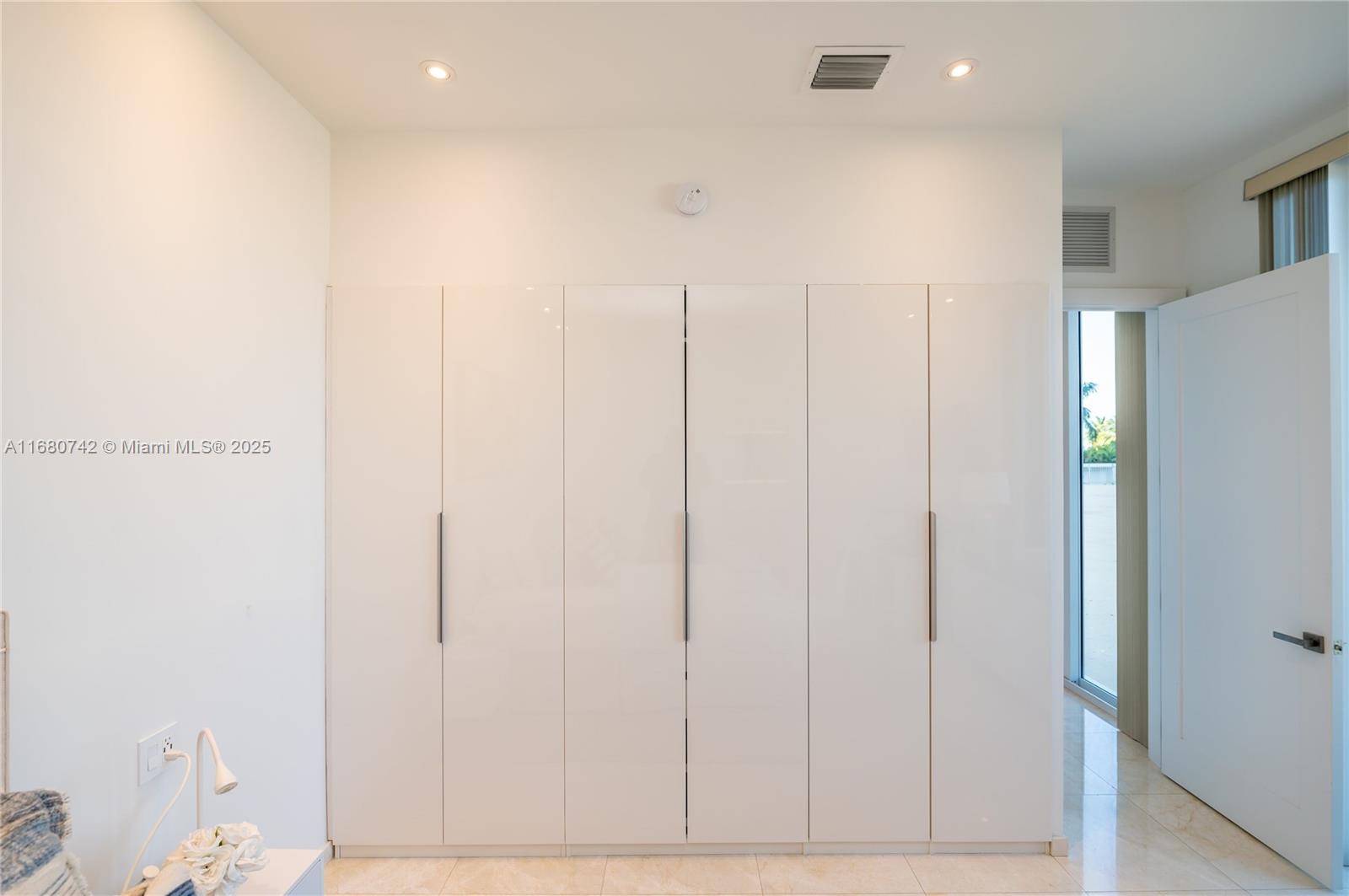 881 Ocean Dr #L2, Key Biscayne FL 33149