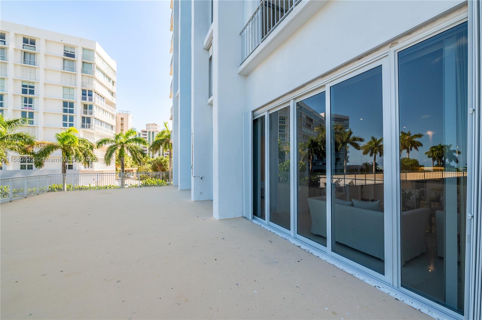 881 Ocean Dr #L2, Key Biscayne FL 33149