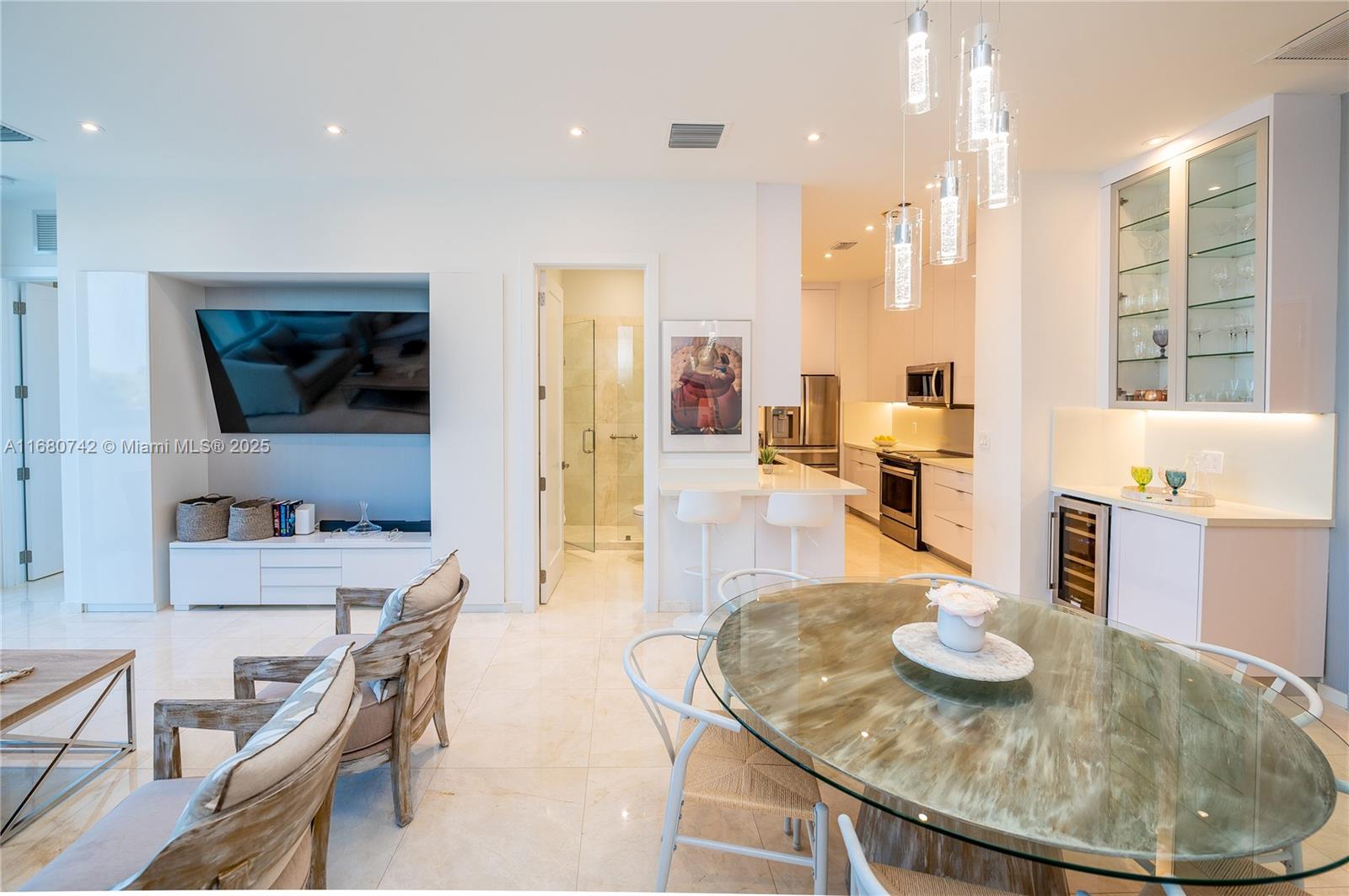 881 Ocean Dr #L2, Key Biscayne FL 33149