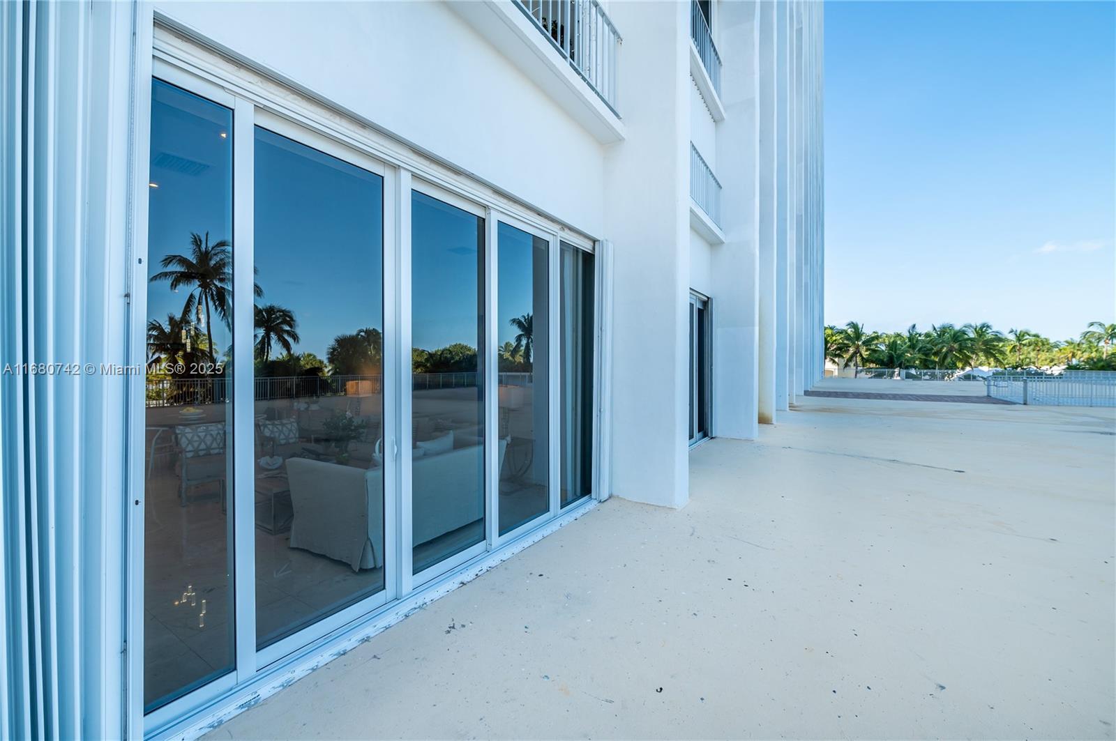881 Ocean Dr #L2, Key Biscayne FL 33149