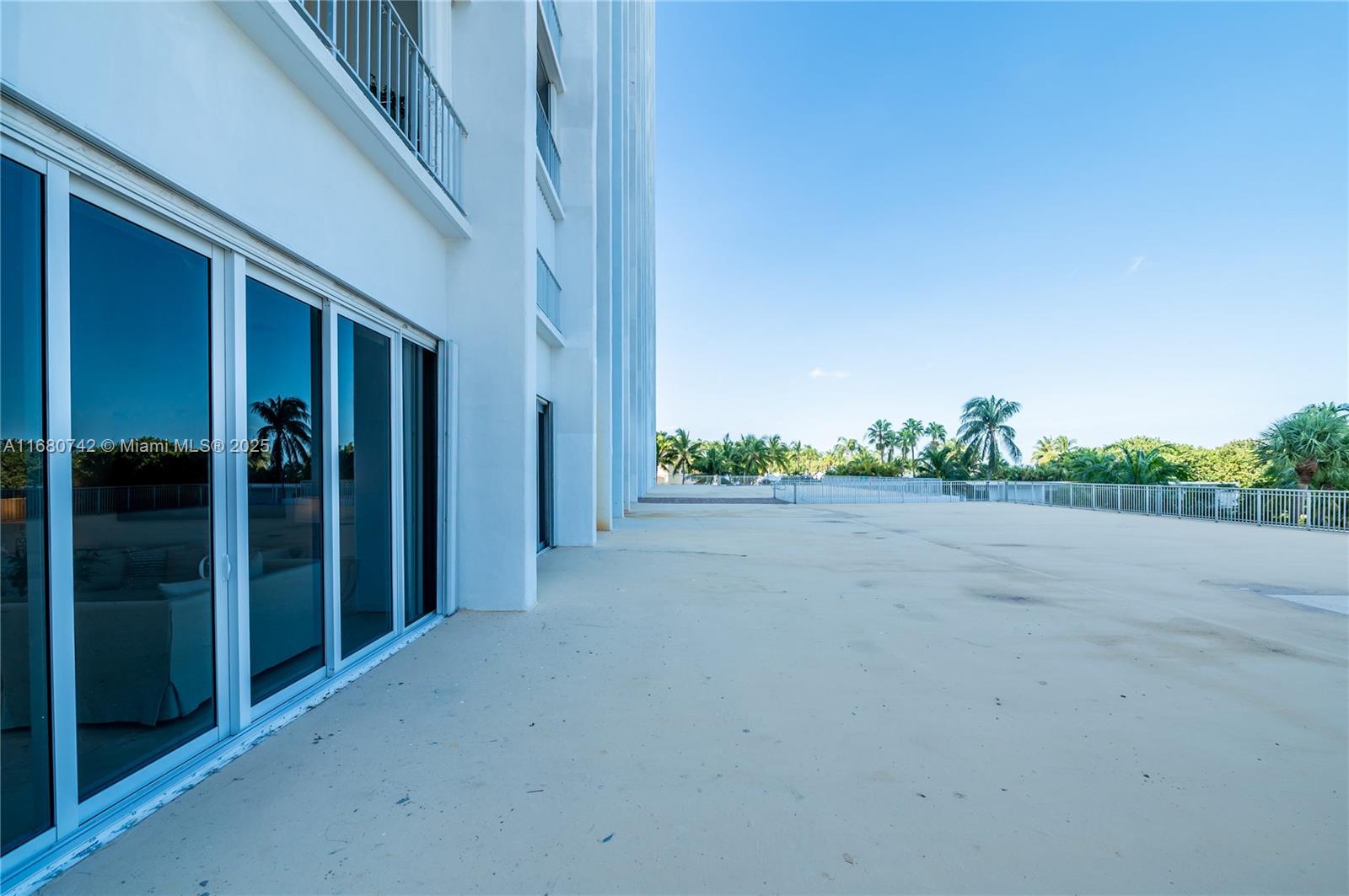881 Ocean Dr #L2, Key Biscayne FL 33149