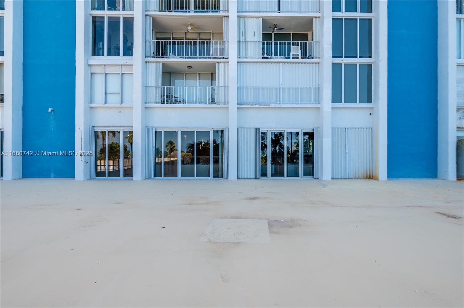 881 Ocean Dr #L2, Key Biscayne FL 33149