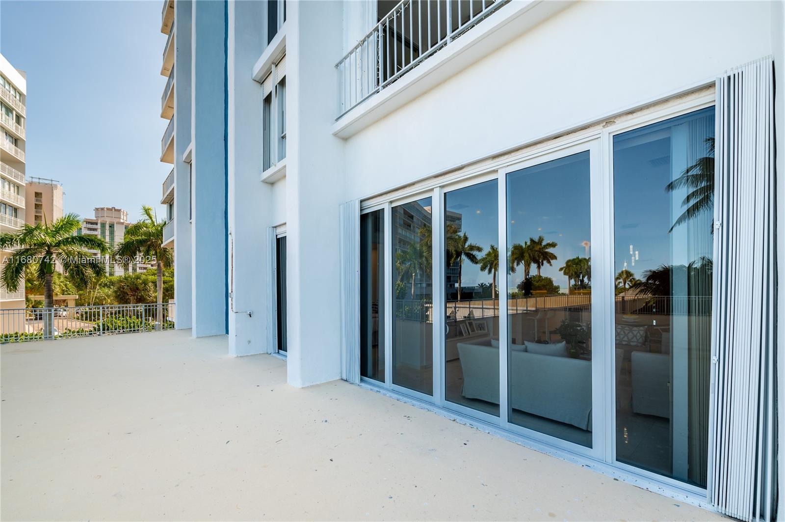 881 Ocean Dr #L2, Key Biscayne FL 33149