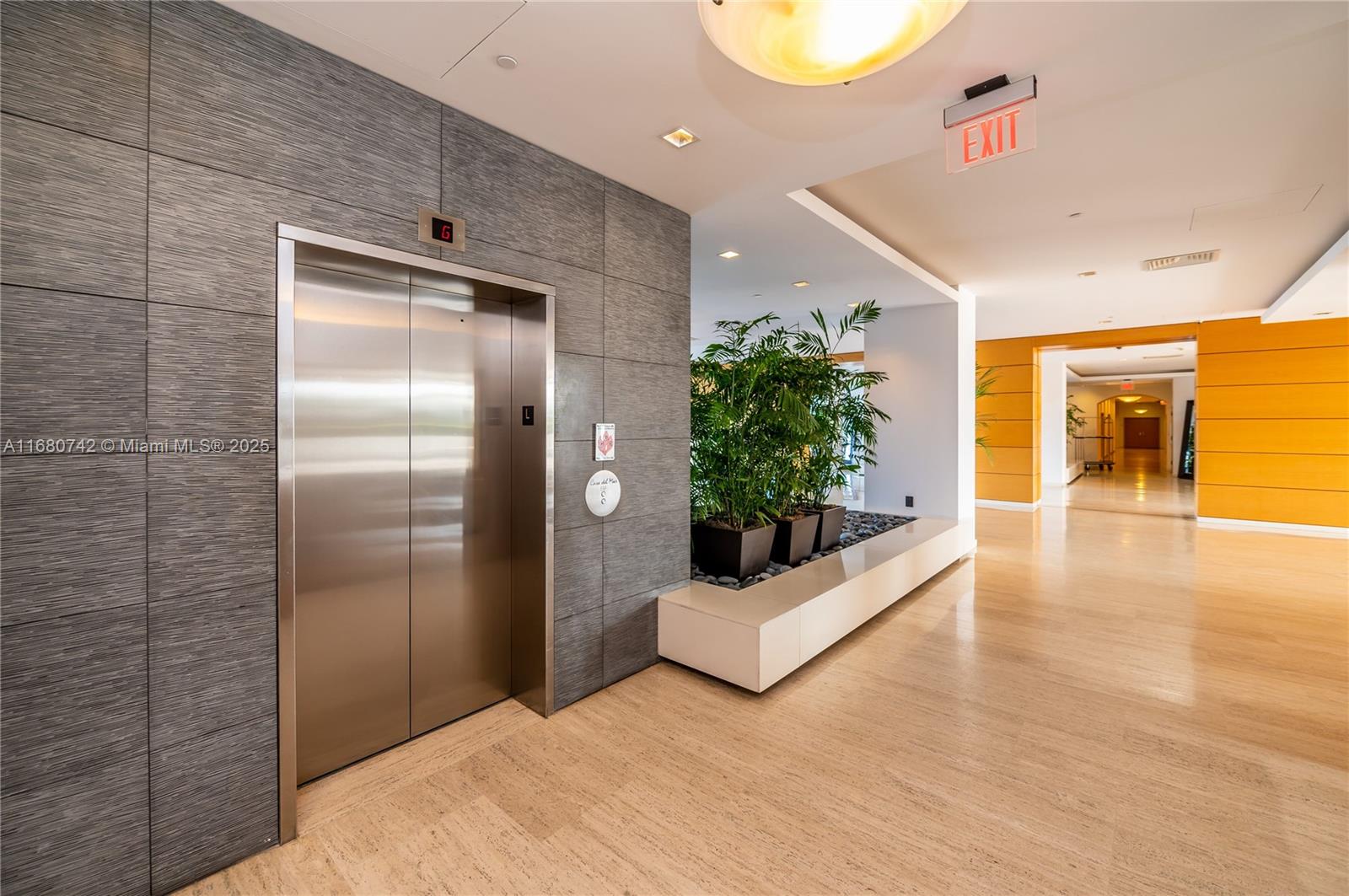 881 Ocean Dr #L2, Key Biscayne FL 33149