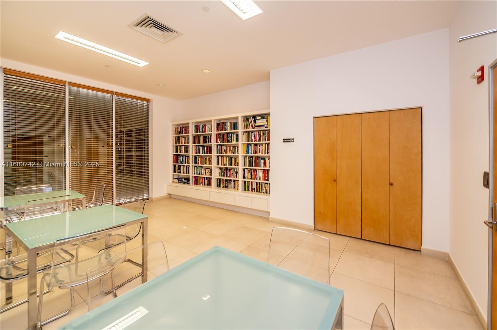 881 Ocean Dr #L2, Key Biscayne FL 33149