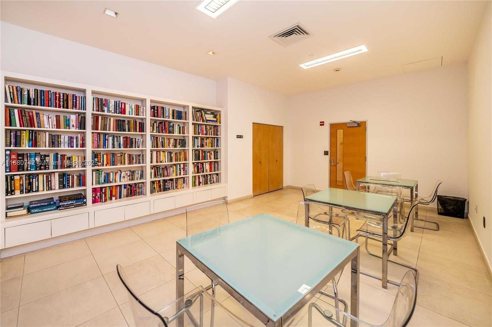 881 Ocean Dr #L2, Key Biscayne FL 33149