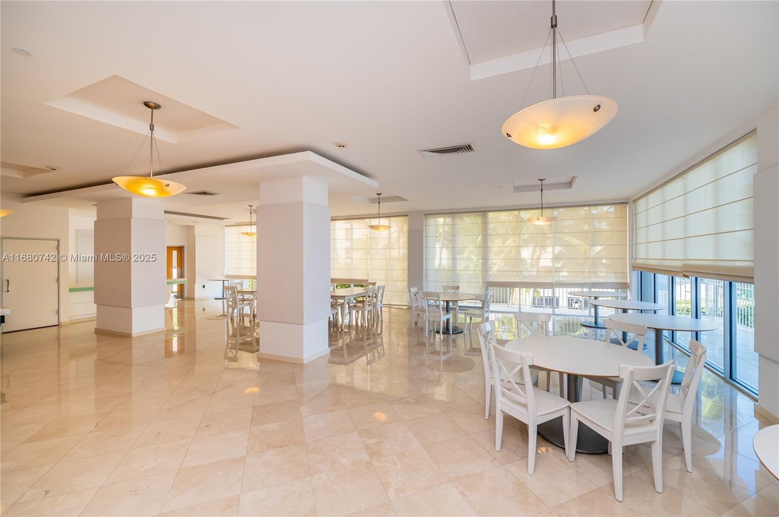 881 Ocean Dr #L2, Key Biscayne FL 33149