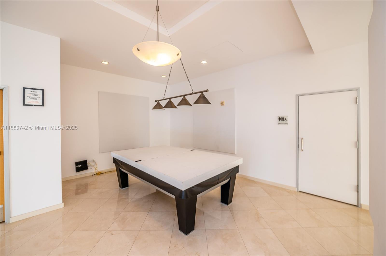 881 Ocean Dr #L2, Key Biscayne FL 33149