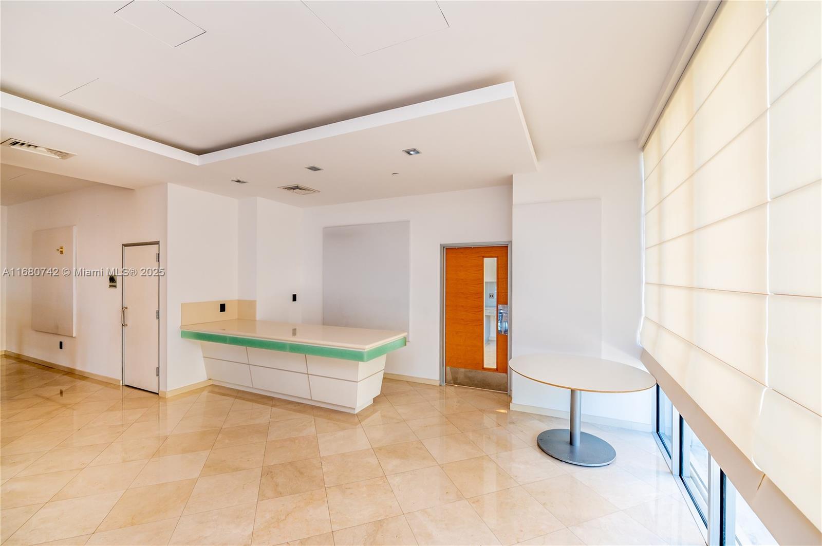 881 Ocean Dr #L2, Key Biscayne FL 33149