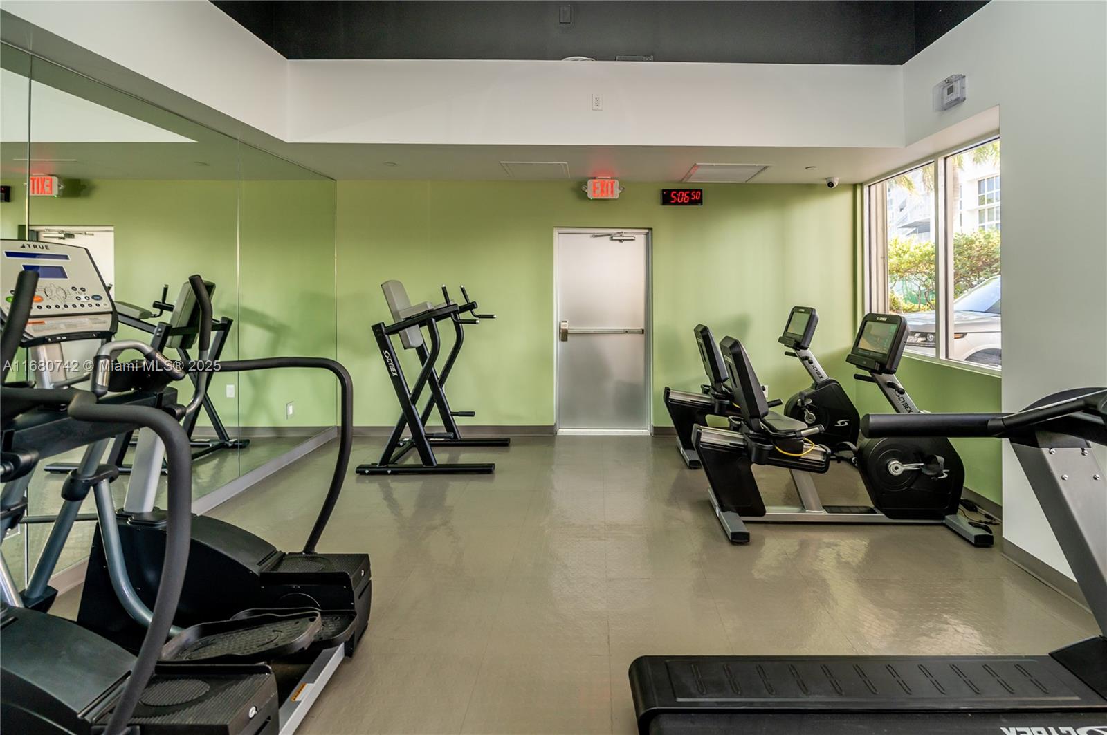 881 Ocean Dr #L2, Key Biscayne FL 33149