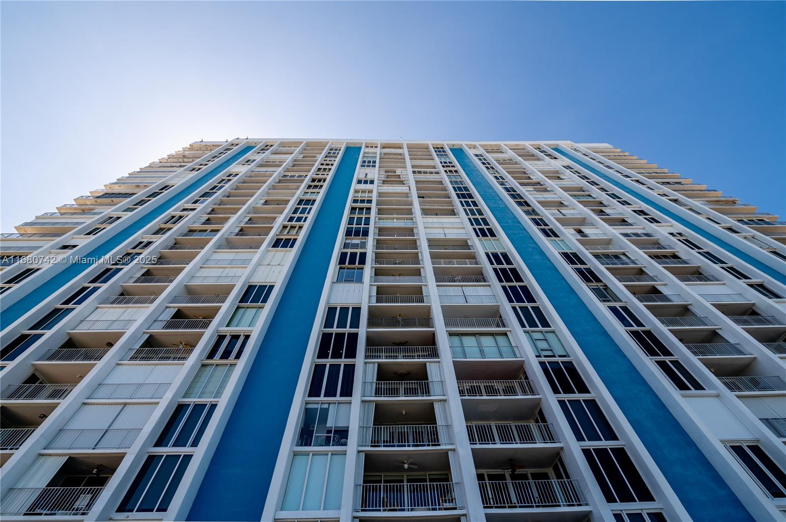 881 Ocean Dr #L2, Key Biscayne FL 33149