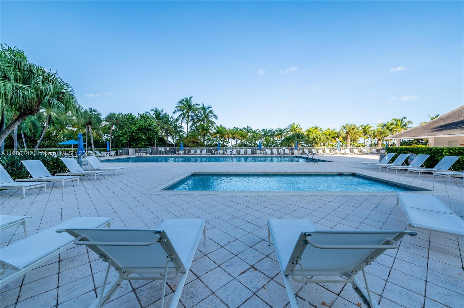 881 Ocean Dr #L2, Key Biscayne FL 33149