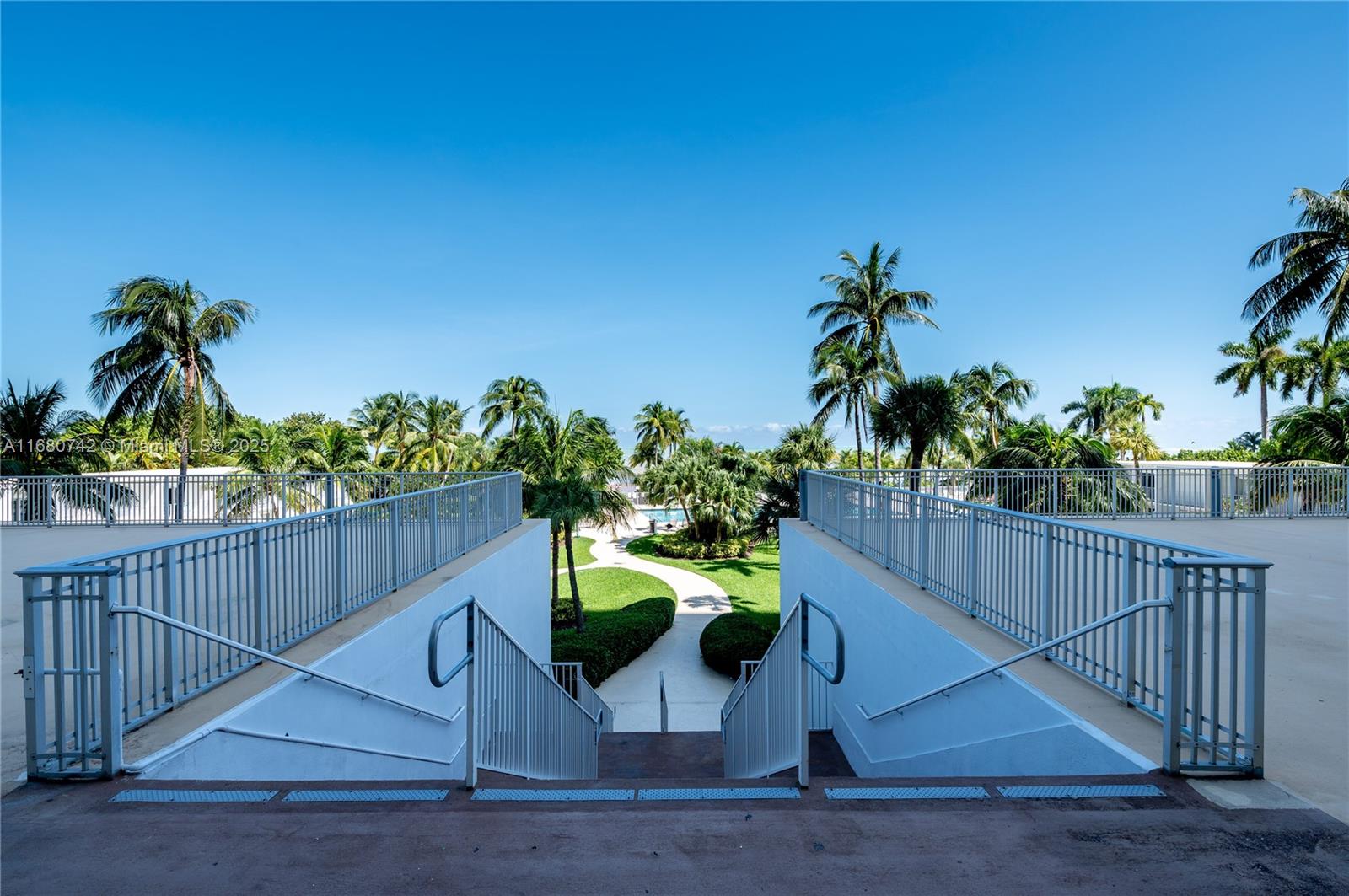 881 Ocean Dr #L2, Key Biscayne FL 33149