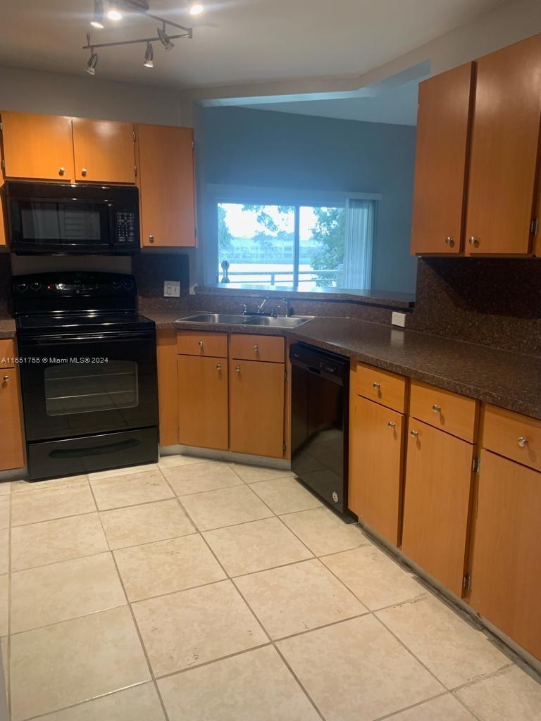 3457 NW 44th St #203, Oakland Park, Florida image 2