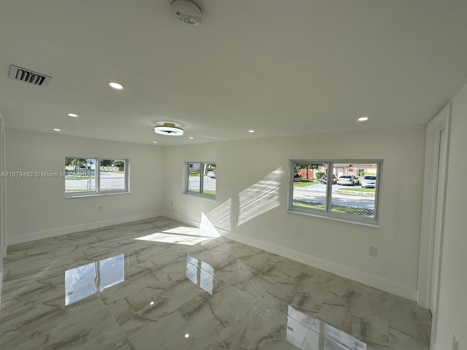 15411 NW 32nd Ave, Miami Gardens, Florida image 23