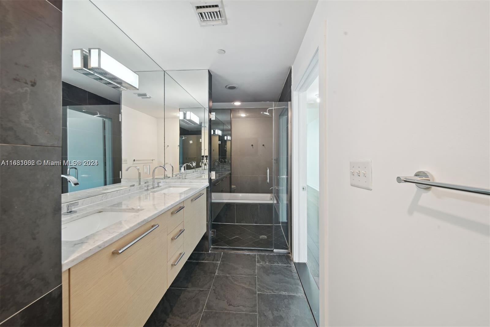 900 Biscayne Blvd #2908, Miami FL 33132