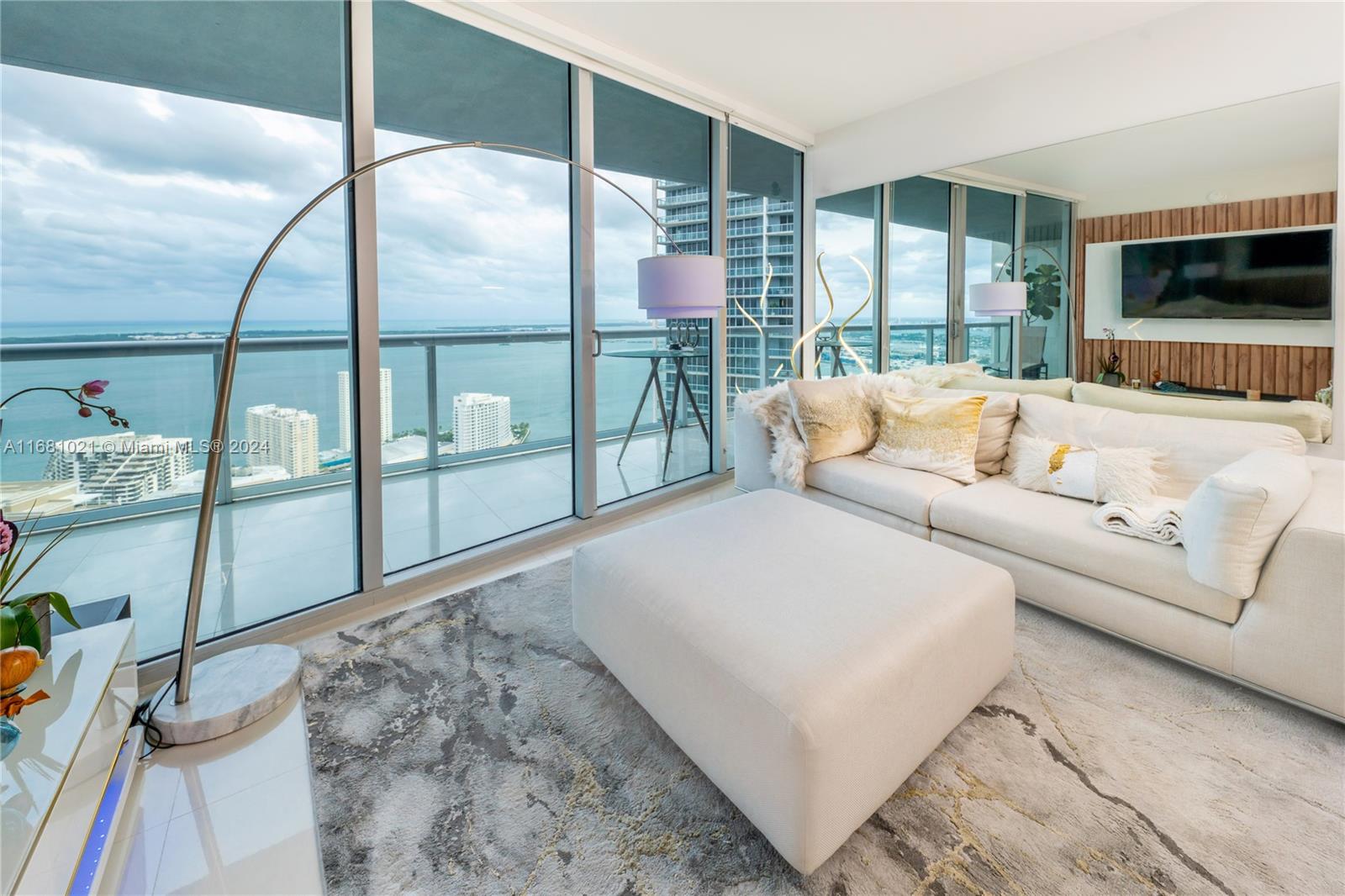 Breathtaking view of Ocean Biscayne Bay, 2 bedroom 2 bathroom & den (with possibility to make a 3rd bedroom). Kitchen, bathrooms, and closets completely remodeled. Smart "mood" lighting throughout the apartment, 24/7 concierge, valet parking services, fitness center, luxury spa, olympic pool, pilates, spinning room, movie theater, one assigned parking space. Steps away from pedestrian-friendly cafes, restaurants, night time establishments, boutiques, and parks.