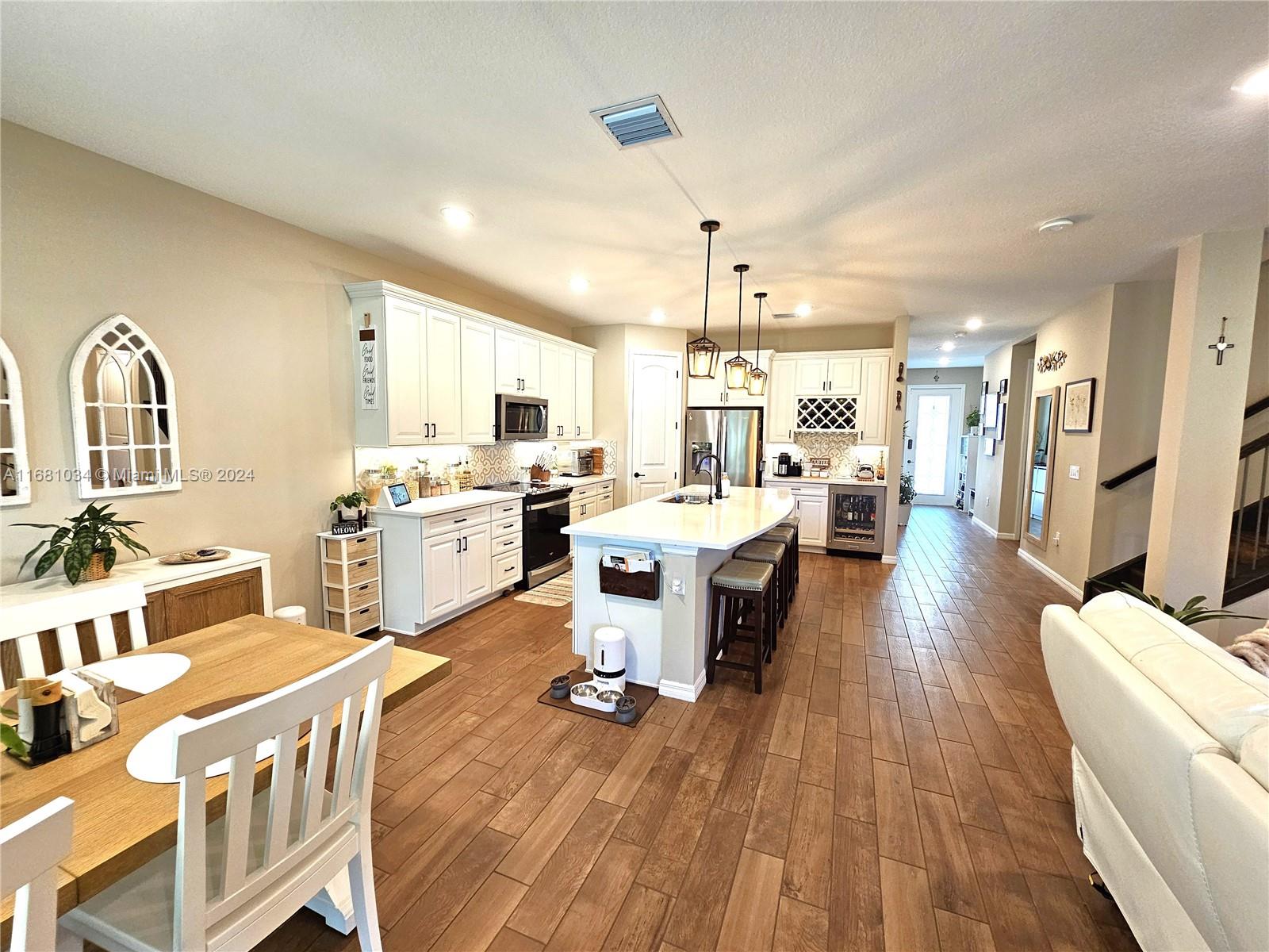 8172 NW 78th St, Tamarac, Florida image 2