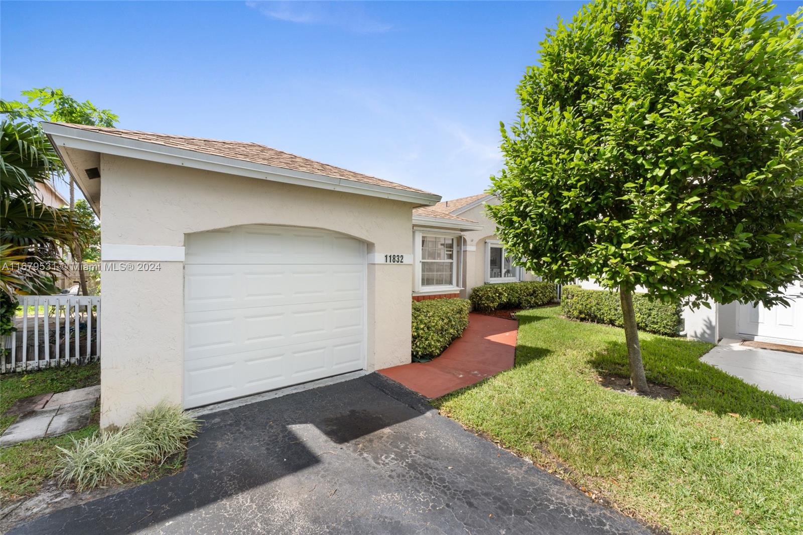 11832 NW 13th St, Pembroke Pines, Florida image 2