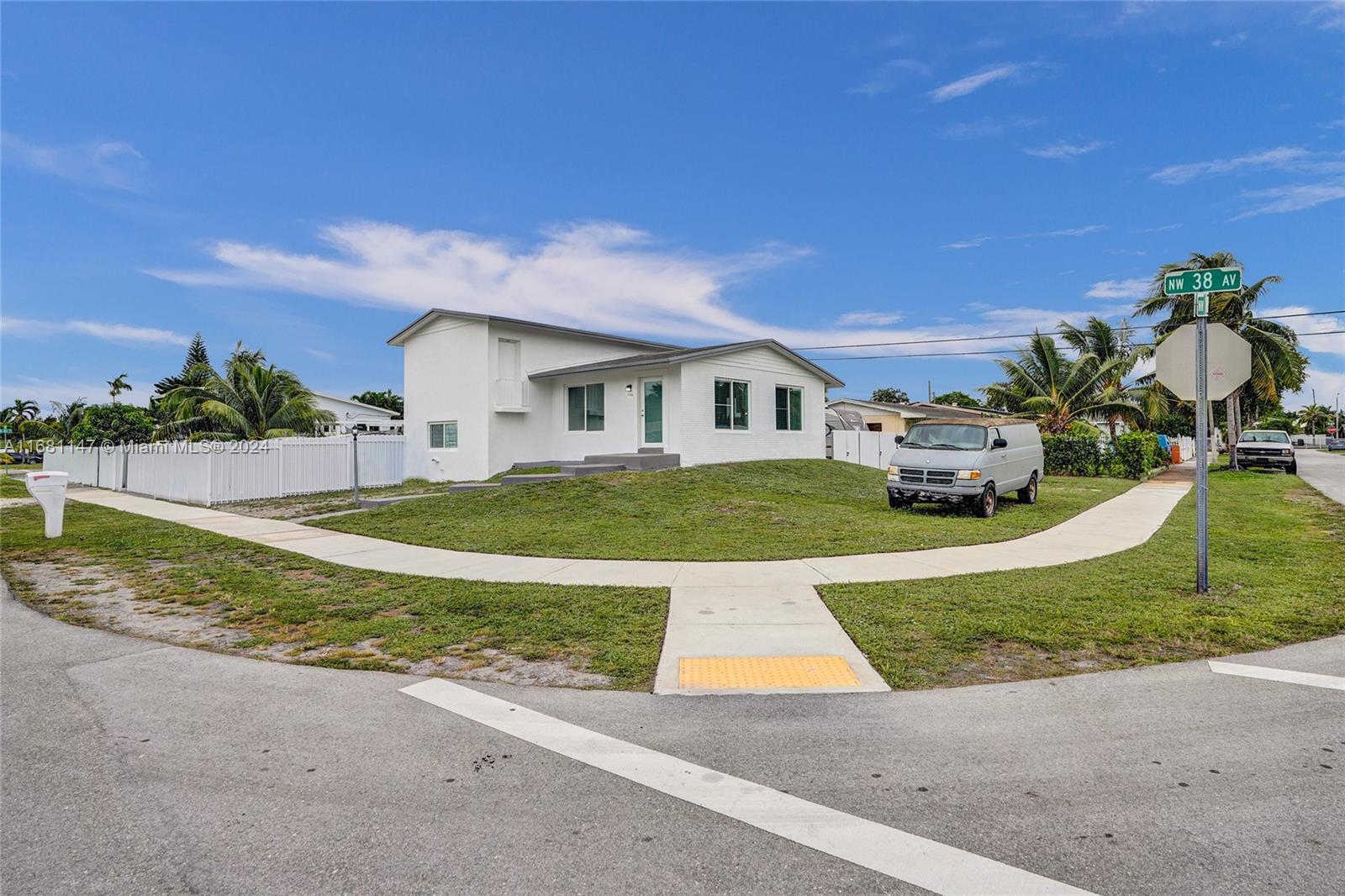 3800 NW 185th Ter, Miami Gardens, Florida image 48