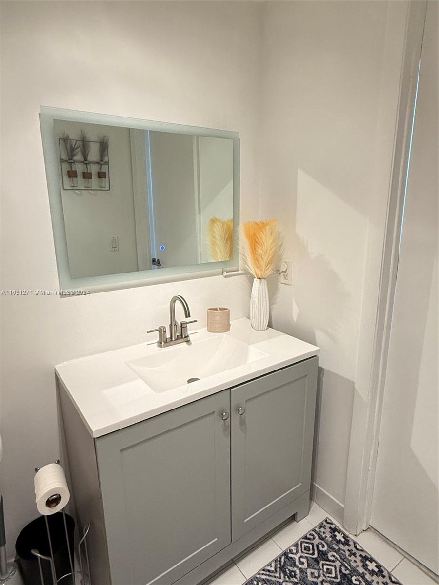 690 SW 1st Ct #1225, Miami FL 33130