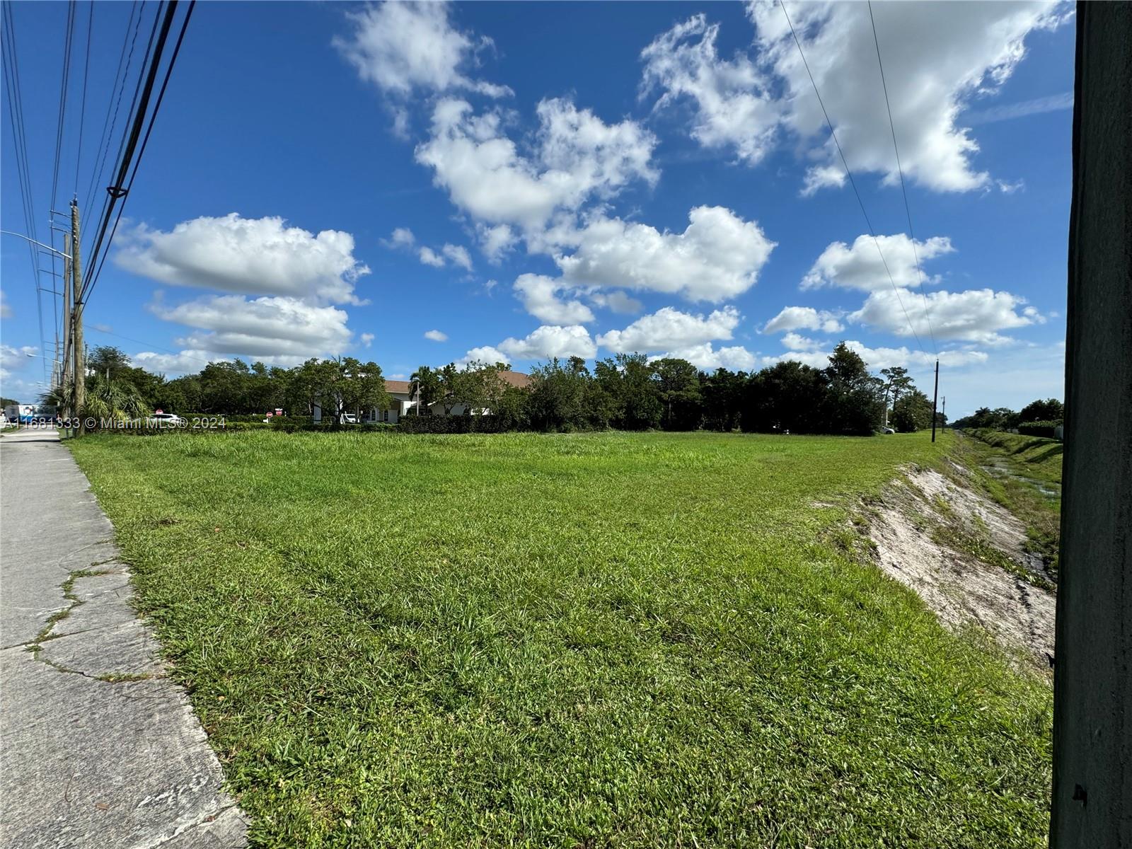 3494 S Jog Road, Green Acres, Florida image 2