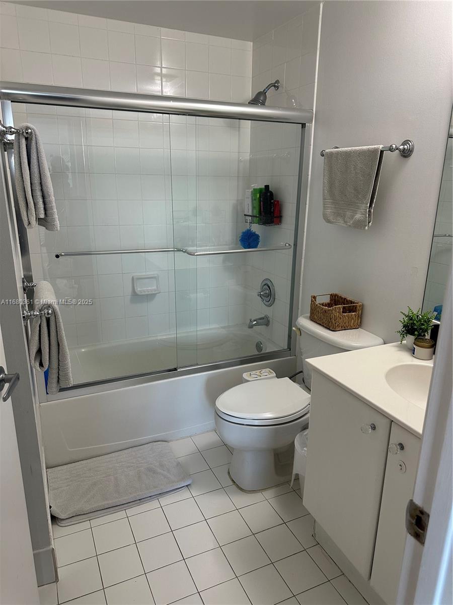 2475 Brickell Ave #906, Miami FL 33129